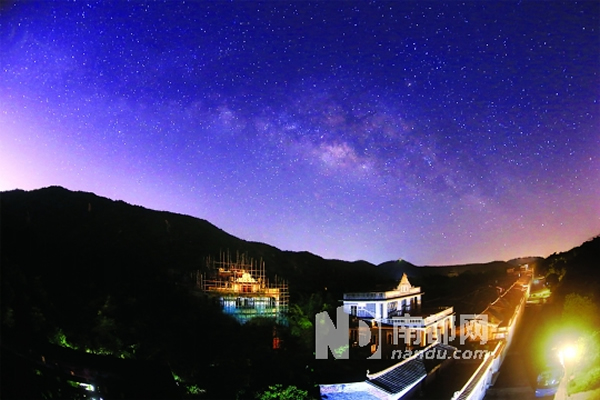 天文爱好者袁凤芳拍摄的碉楼星空获盛赞