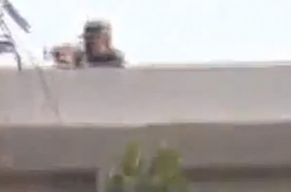 埃及摄影师拍下狙击手射杀自己的最后一刻