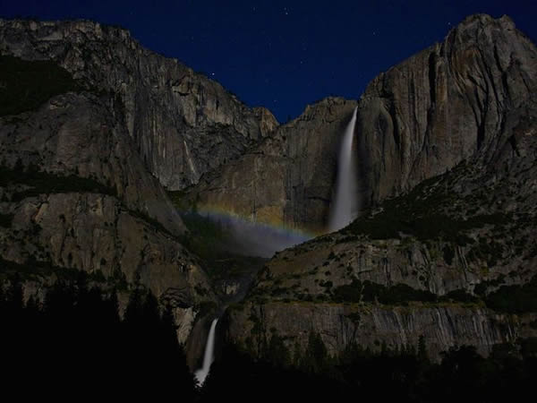 月虹(美国约塞米蒂国家公园、非洲维多利亚瀑布和美国肯塔基州的坎伯兰瀑布)