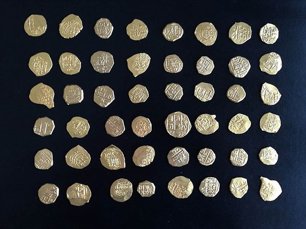 美国佛罗里达州东海岸打捞出11艘西班牙古沉船,收获48枚古代金币