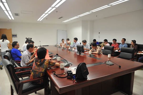 部分中外专家代表参加座谈会现场