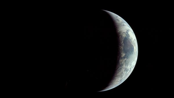 阿波罗11号拍摄的极其珍贵月球彩色照片