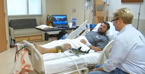 巴哈马渔夫度假被鲨鱼咬掉小腿