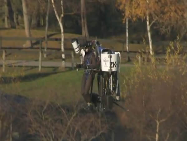 �����������б���������ԲͲ��ɣ�����װ�о޴���ƽ����ȣ�ԲͲ�м��ǳ�����