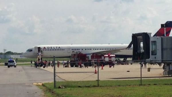 �����������չ�˾(Delta)һ�ܿͻ���ʻ��ð�̣��������������ɸ������ط������������䡣