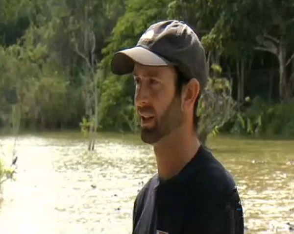 美国摄影师设备遭鳄鱼抢8个月后找回