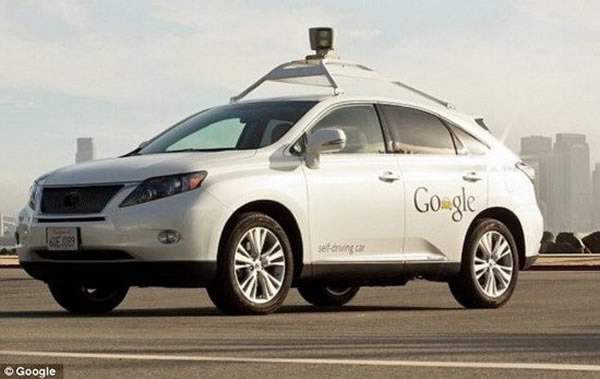 谷歌公司最新研制无人驾驶汽车,表示不久将提供“机器人出租车”服务,自动接送乘客,据悉,每辆无人驾驶汽车售价为10万英镑