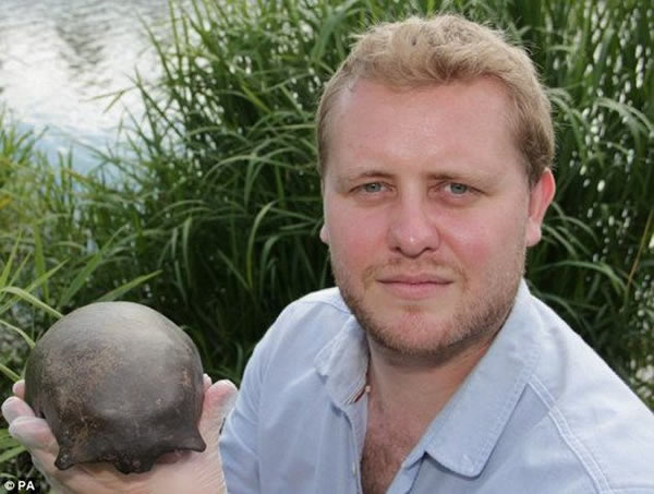 英国乌斯特郡河畔发现五千年前古人类头骨