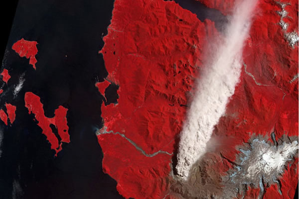 NASA�������������׳�۵Ļ�ɽ�緢̫�ո��ͼ