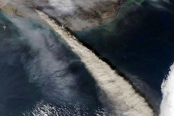 NASA�������������׳�۵Ļ�ɽ�緢̫�ո��ͼ