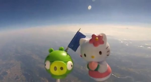 法国一父亲为满足孩子要求将玩具送入2万米高空