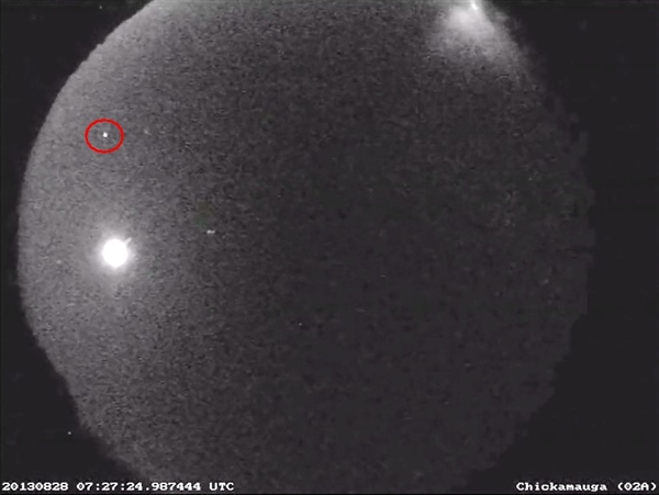 美国宇航局拍摄到亮度为满月20倍的流星划过夜空