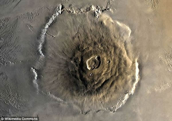 ��ͼ��ʾ����Ϥ�����ϵİ���ƥ˹��ɽ��̫��ϵ�������ɽ�����Ŀ��ȱȴ�����С��Լ3Ӣ�4.83���������������������Ϊ�Ⱥ��ߴ�25%