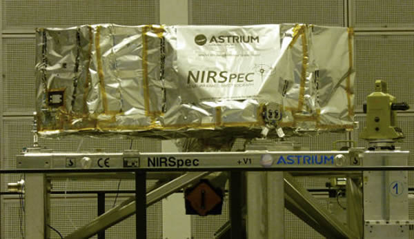 保护膜覆盖下的近红外光谱仪(NirSpec)设备,它是构成詹姆斯·韦伯空间望远镜4台关键科学载荷的其中之一,日前已经在德国完成制造