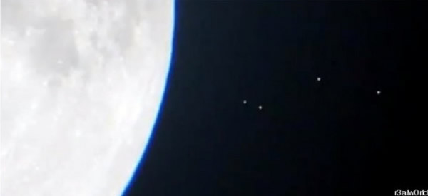 月球周围发现UFO舰队?