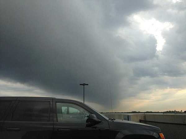 美国弗吉尼亚州上空出现罕见滚轴云