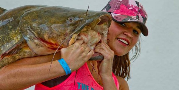 ����������������19��Ů��ͽ��׽��33���������