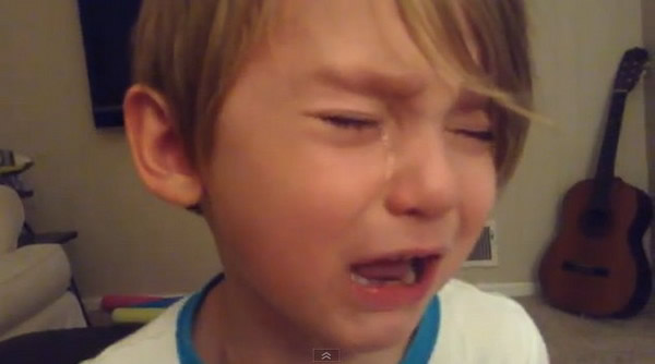 更新到iOS 7后4岁男孩痛哭流涕