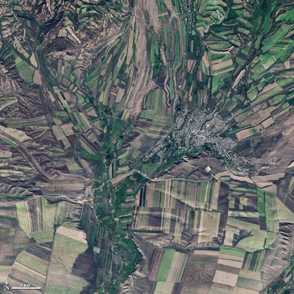 这幅照片显示的是哈萨克斯坦远东地区,靠近中国边境