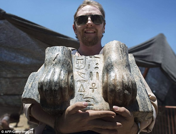 ��ɫ�о�Ȼ�����Ű��������Ͽ����Ĳ���ʨ��������