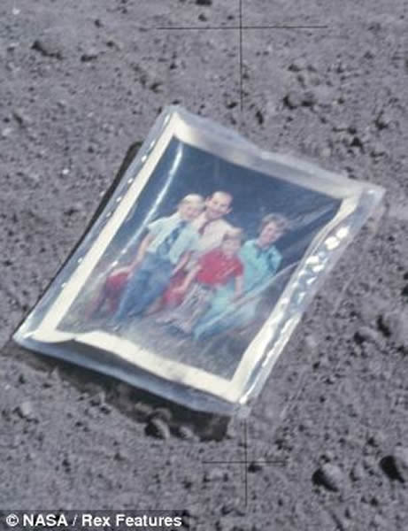 月球地面上有人类照片