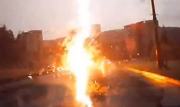 ����˹һ���γ���ʻ��ͻȻ����������гɻ���