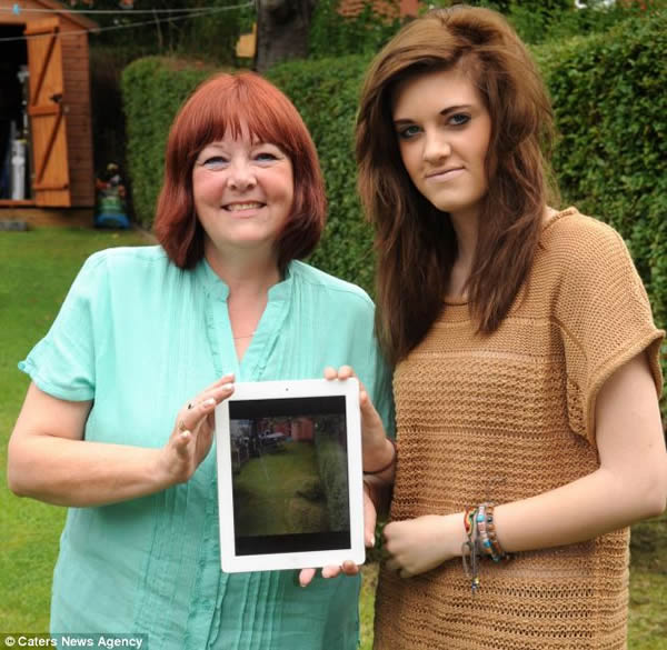 英国16岁少女后院拍到19世纪「高帽斗篷」鬼魂