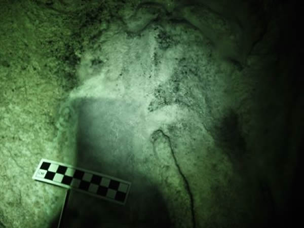 һ����ʯ��ʱ�����ڱڻ��ϵ�������ӡ