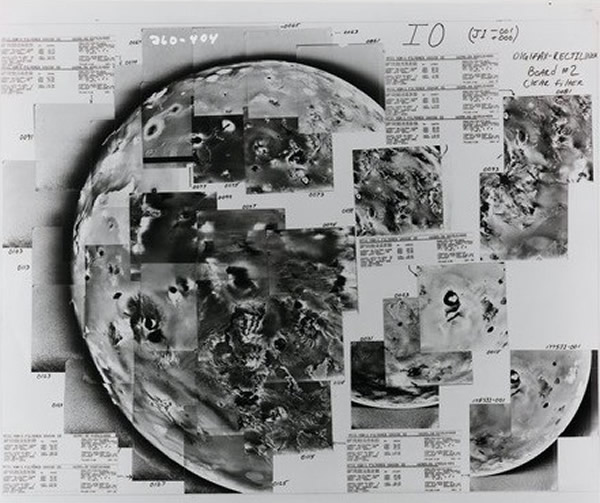 1970的NASA研究人员用人工方式拼接出大张的照片