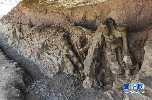 10月10日拍摄的“鄯善新疆巨龙”。