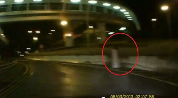 香港清水湾道午夜惊见白衣女鬼?