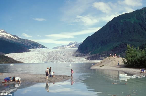 朱诺市附近的缅甸豪冰河