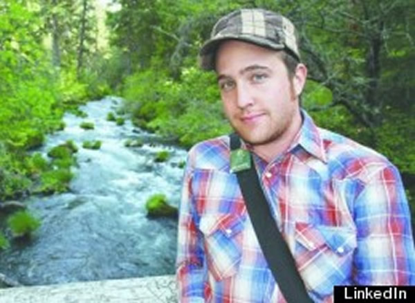 美国登山客登山途中打盹 醒来一只熊站在面前