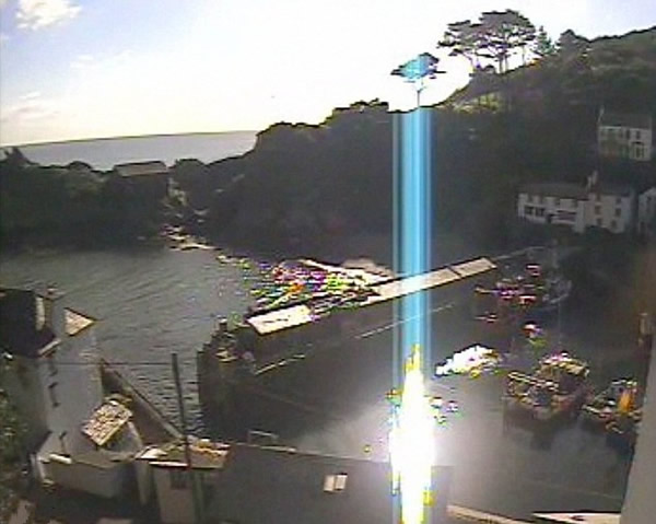 外星人降落?英国男子拍神秘蓝色光束