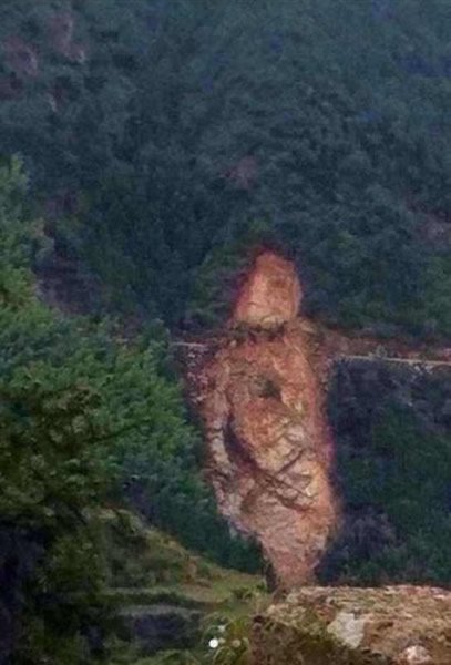 �㽭������˲����һ�˸ߴ��㣬ɽ�廬�������Σ�