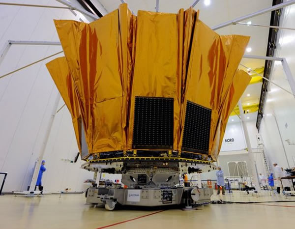 披上巨大“金箔”的欧洲空间局“盖尔”探测器,其搭载了10亿像素超级相机,可对宇宙数亿颗恒星进行调查,绘制宇宙3D地图