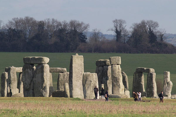 英格兰巨石阵附近挖掘出古代食物残骸:八千年前的蟾蜍腿骨