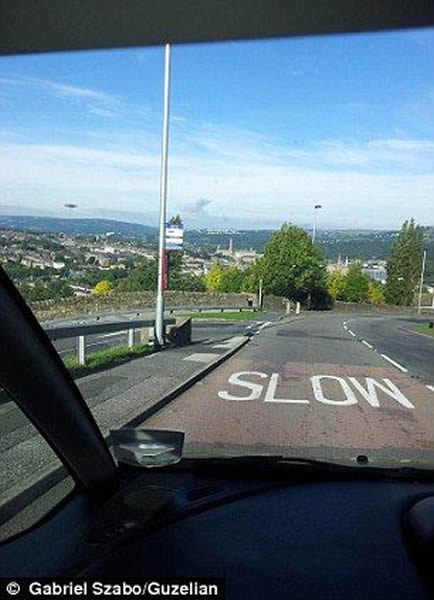 ׶-׿ΪƬһλչʾõصȻ羰ʱ㵽һUFO