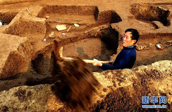 10��26�գ�������Ա�ڷ����ֳ�����