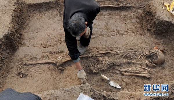 10��26�գ�������Ա�ڷ����ֳ�����