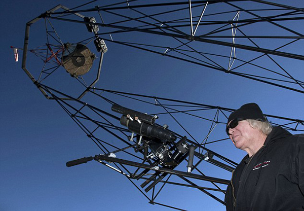 美国天文爱好者造出世界上最大的个人天文望远镜——HK-12