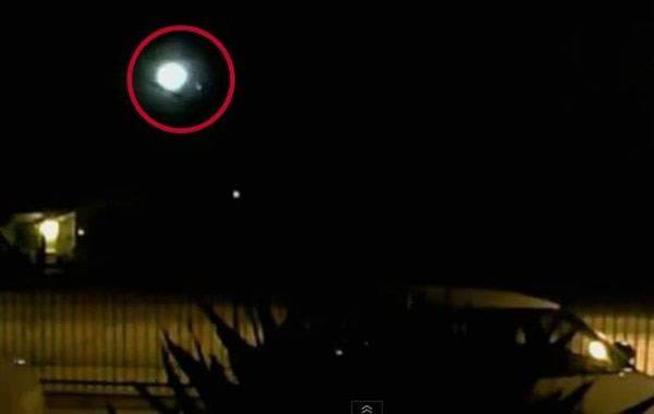 美国南加州火球划过夜空