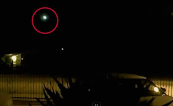 美国南加州火球划过夜空