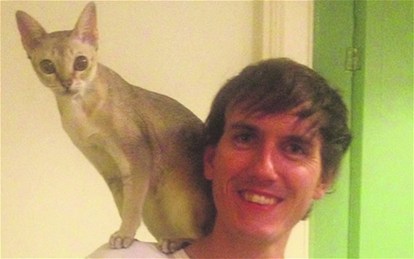 英国一只名“李小龙”的猫拨打999报警引来警察破门而入