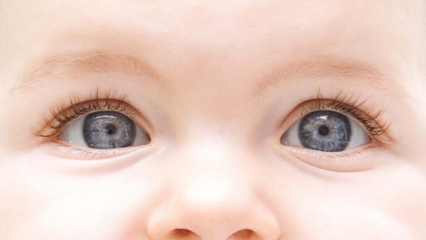 婴儿早在两个月大时就可以表现出自闭症迹象