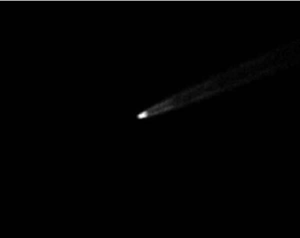 模拟彗星。在计算机的帮助下,研究者可以计算出彗星尘埃彗尾的形成。该图是2013年10月16日的模拟结果。