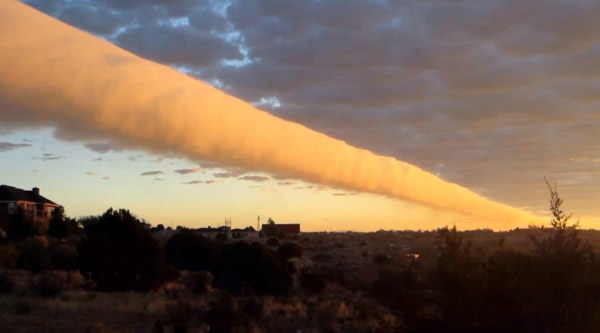 美国德州惊现滚轴云