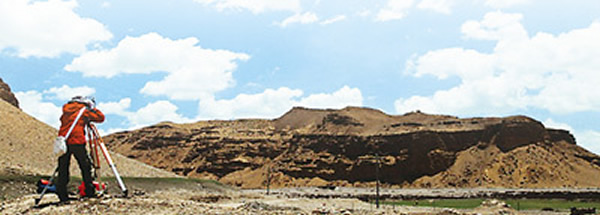 “穹隆银城”位于海拔4400米的卡尔东山顶,面积10余万平方米。