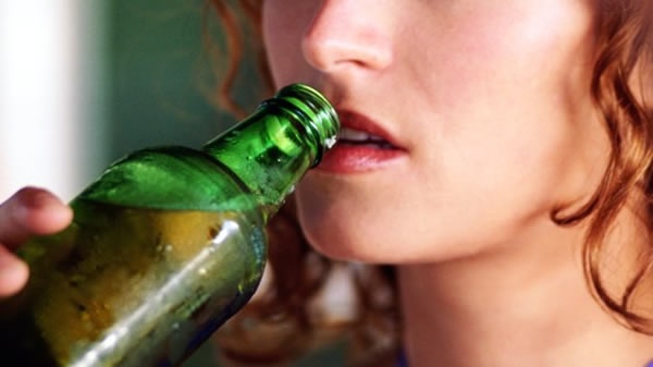 饮酒后脸红的人面临酒精相关性高血压的风险更高