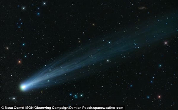 德国业余天文学家沃尔德在11月16日拍摄到的ISON彗星,现在该彗星是肉眼可见的状态,但是一些专家认为这个现象不会持续太久。